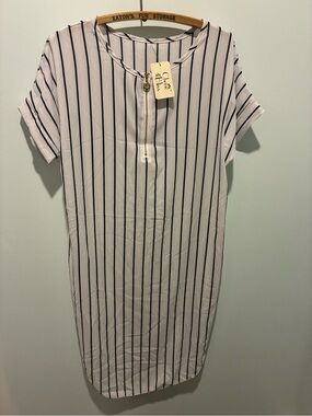CHERIE BLISS White  Vertical Stripe Shift Dress Beach Coverup Size Large. NWT